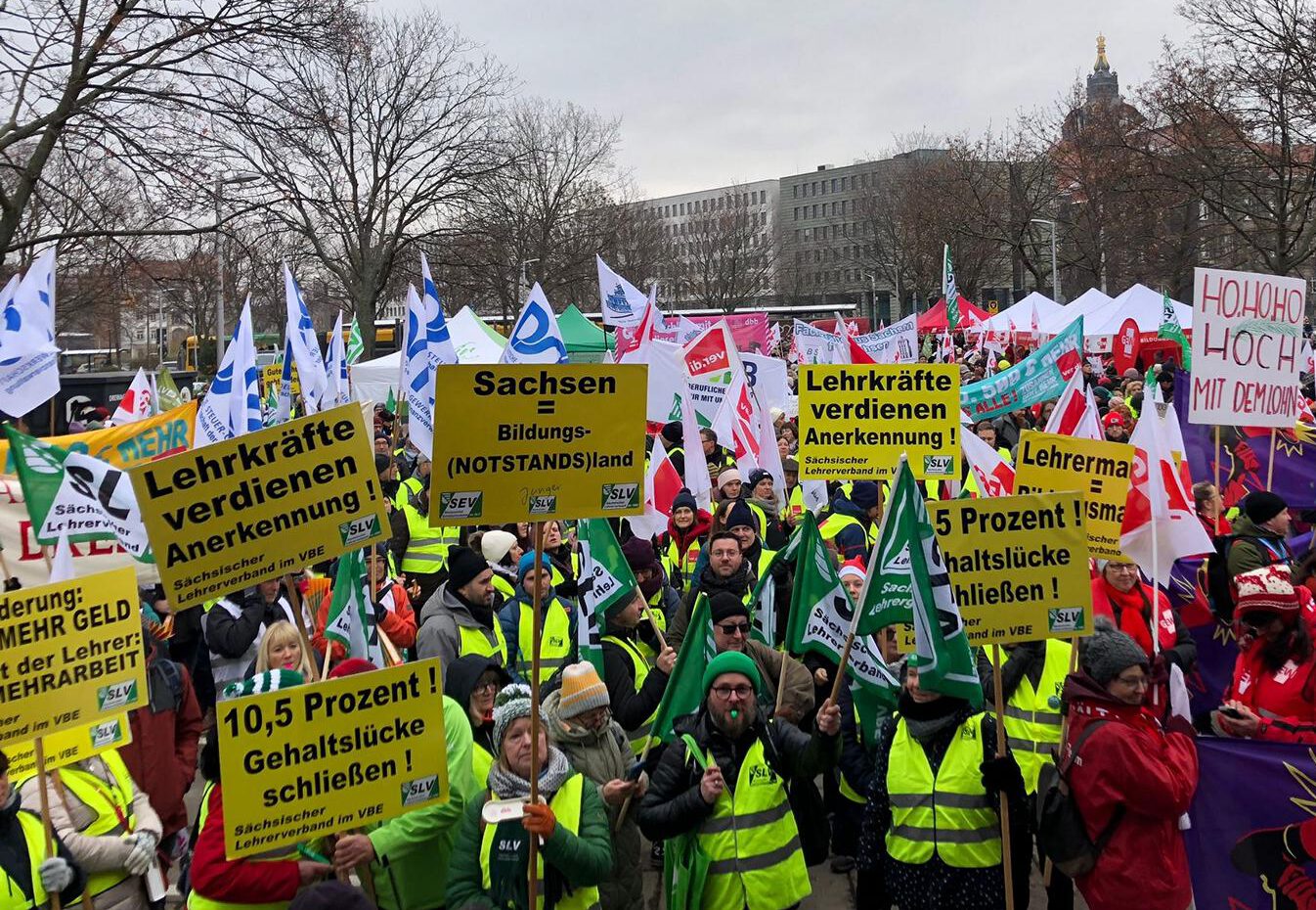 Teilnehmer An Protestkundgebung In Dresden Slv Gewerkschaft