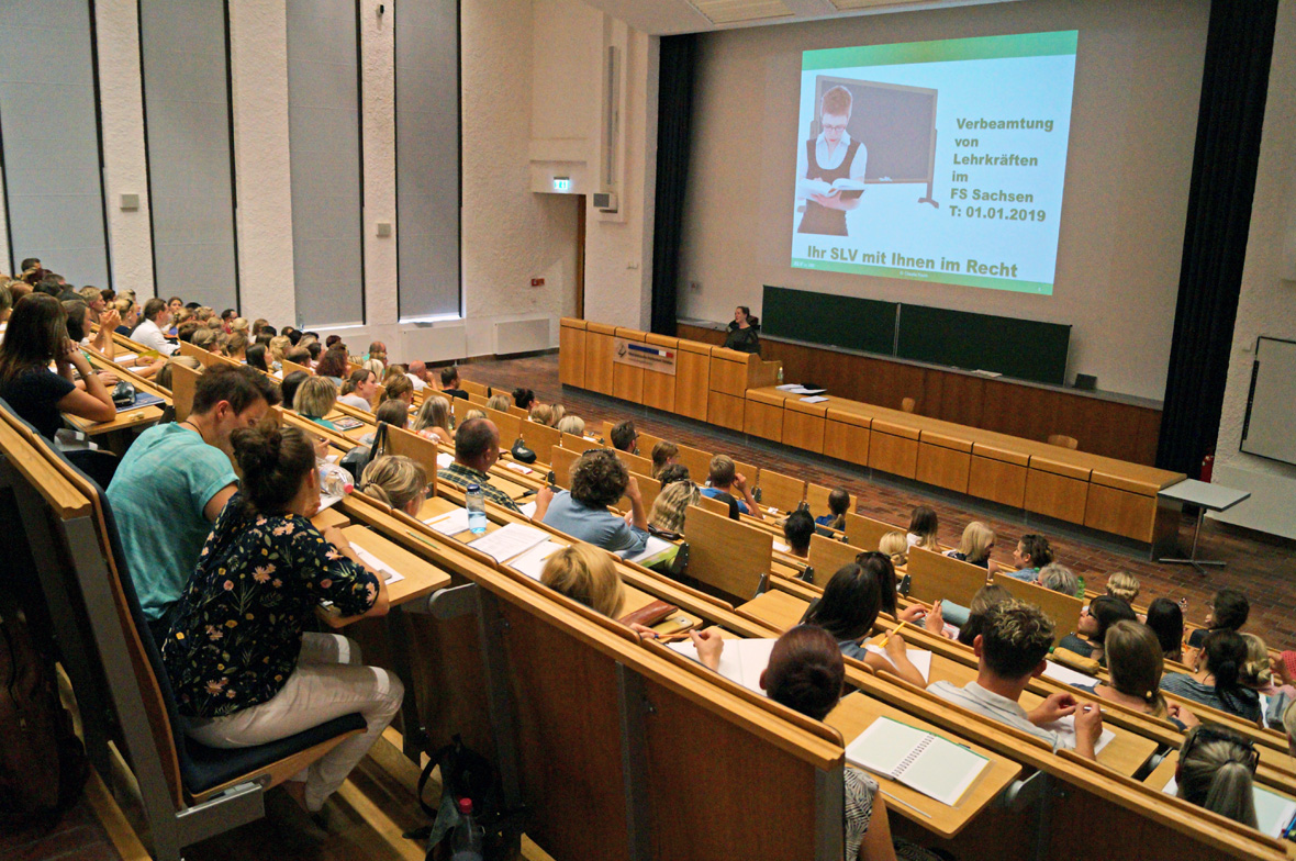 Hörsaal mit Publikum Informationsveranstaltung