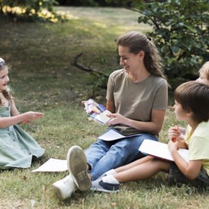 teacher-kids-sitting-grass